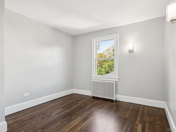 25 Roosevelt Street, Bay Shore NY 11706