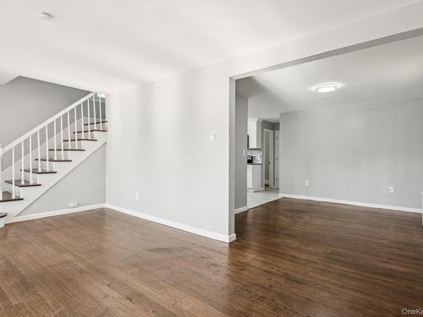 25 Roosevelt Street, Bay Shore NY 11706