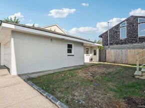 25 Roosevelt Street, Bay Shore NY 11706