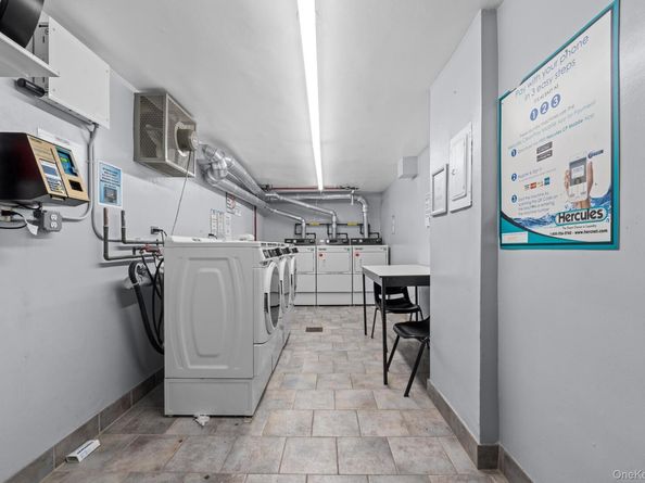 241-20 Northern Boulevard 6E, Douglaston NY 11362