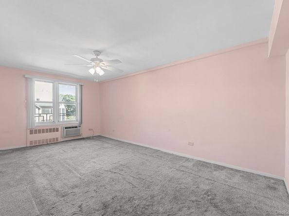 241-20 Northern Boulevard 6E, Douglaston NY 11362