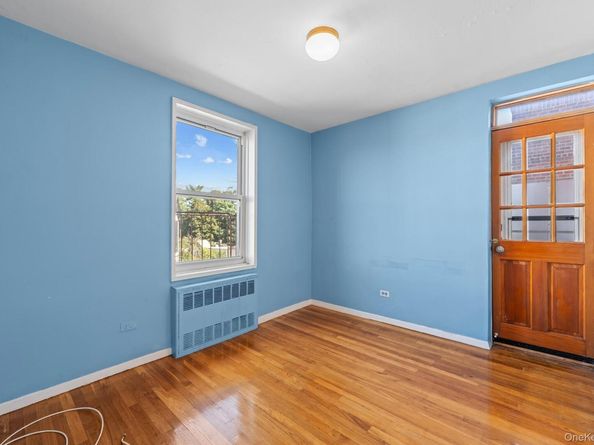241-20 Northern Boulevard 6E, Douglaston NY 11362