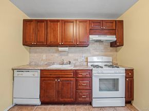 241-20 Northern Boulevard 6E, Douglaston NY 11362