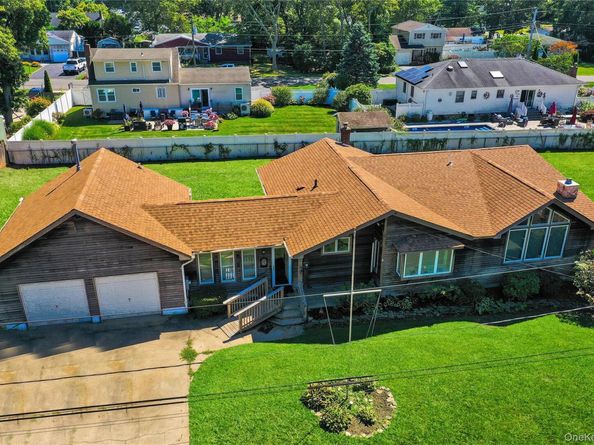 16 Flintlock Drive, Shirley NY 11967