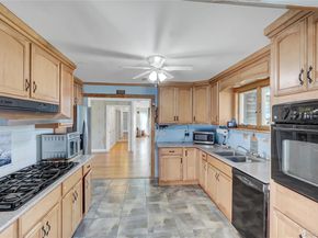 16 Flintlock Drive, Shirley NY 11967