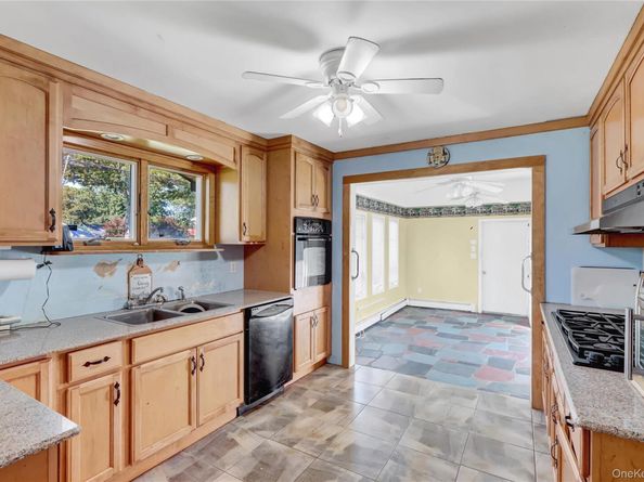 16 Flintlock Drive, Shirley NY 11967
