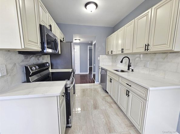 114 Granny Road, Farmingville NY 11738