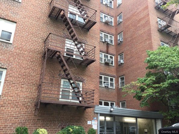 66-10 149 St 3C, Flushing NY 11367