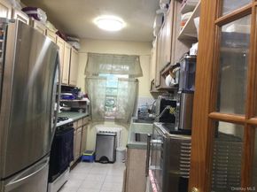 66-10 149 St 3C, Flushing NY 11367