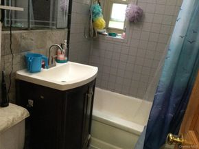 66-10 149 St 3C, Flushing NY 11367