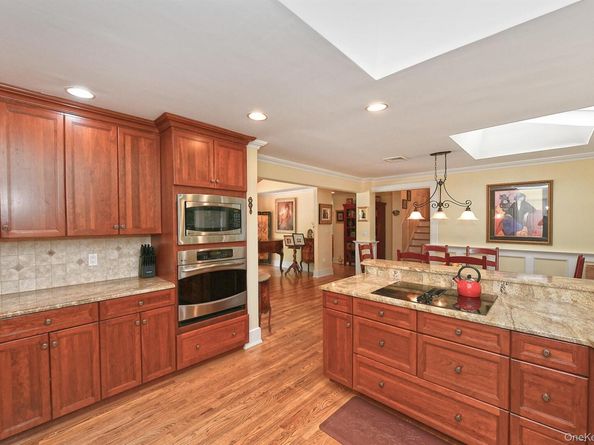 21 W Mall Drive, South Huntington NY 11743