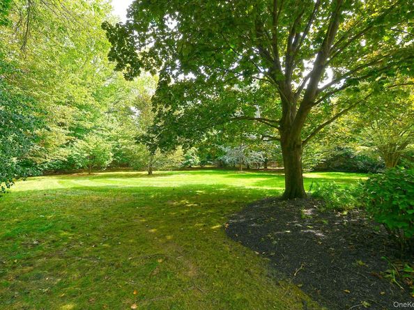 21 W Mall Drive, South Huntington NY 11743