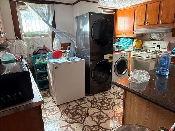 796 Lincoln Avenue, Brooklyn NY 11208