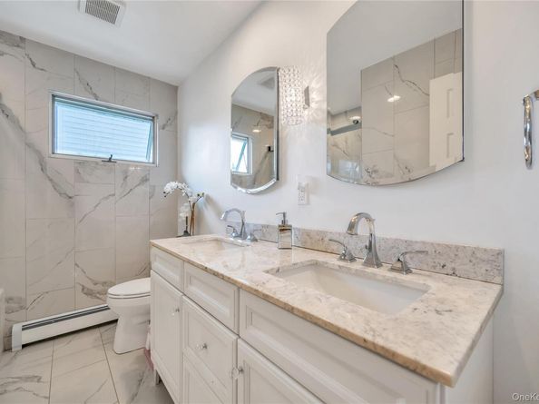 29 Collins Avenue, Deer Park NY 11729
