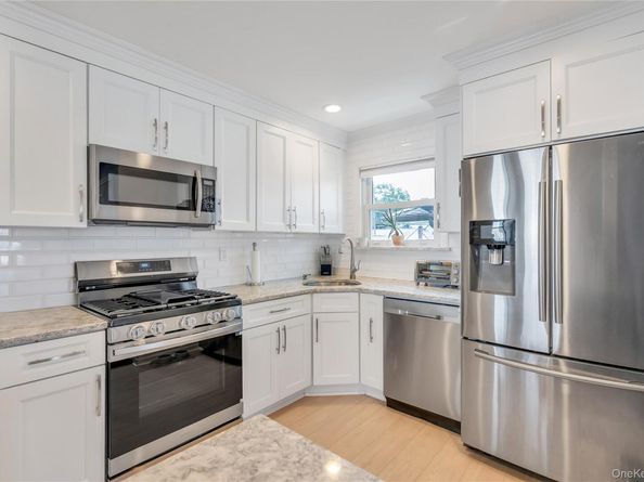 29 Collins Avenue, Deer Park NY 11729