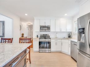 29 Collins Avenue, Deer Park NY 11729