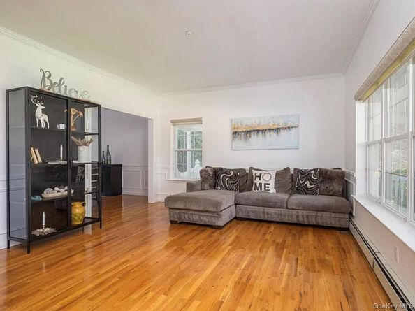 27 Enchanted Forest Road, Smithtown NY 11754