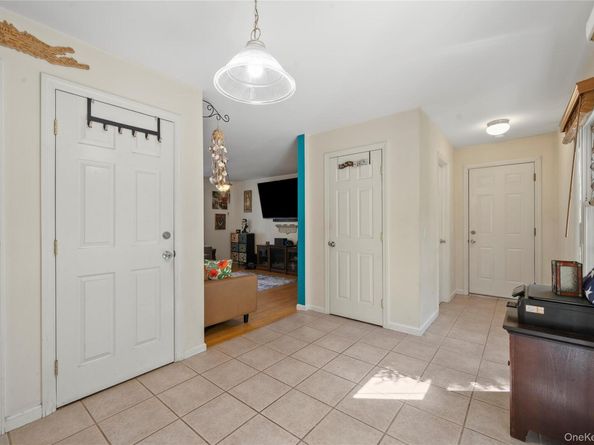 108 S Hillside Avenue, Nesconset NY 11767