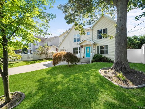 108 S Hillside Avenue, Nesconset NY 11767