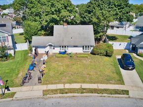 34 Ripple Lane, Levittown NY 11756