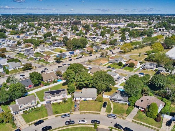 34 Ripple Lane, Levittown NY 11756