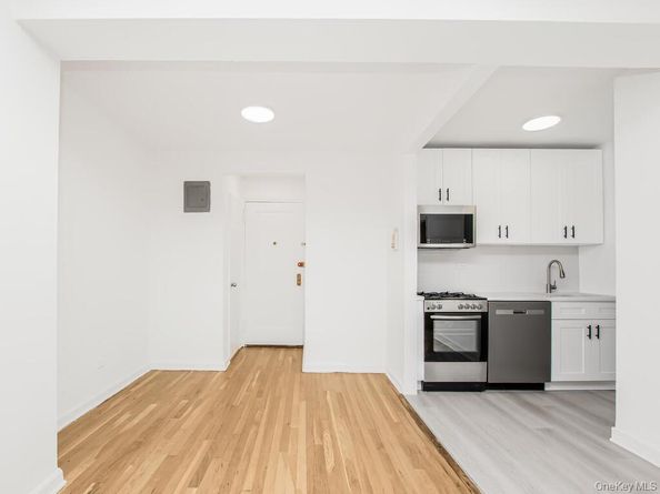 2104 Holland Avenue 4D, Bronx NY 10462