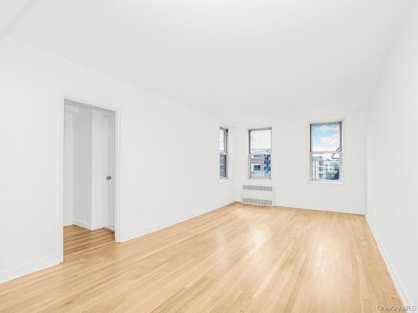 2104 Holland Avenue 4D, Bronx NY 10462