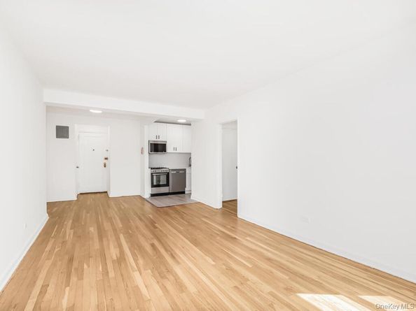 2104 Holland Avenue 4D, Bronx NY 10462