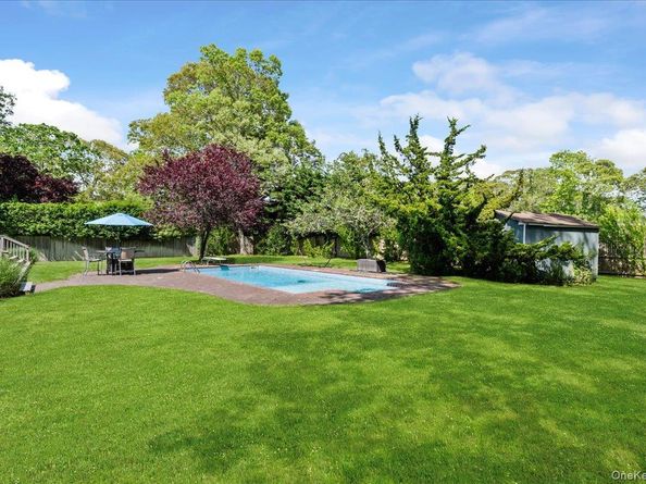 15 Oak Lane, Hampton Bays NY 11946