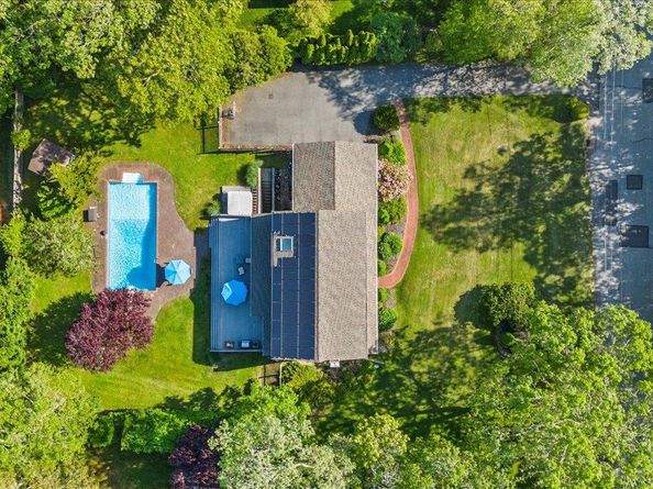 15 Oak Lane, Hampton Bays NY 11946