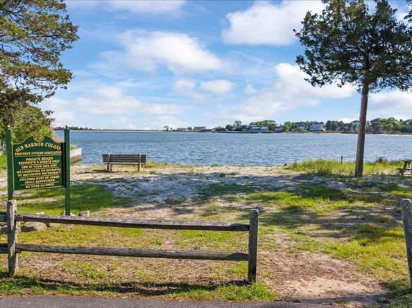 15 Oak Lane, Hampton Bays NY 11946