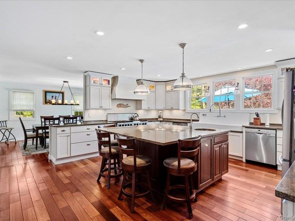 15 Oak Lane, Hampton Bays NY 11946