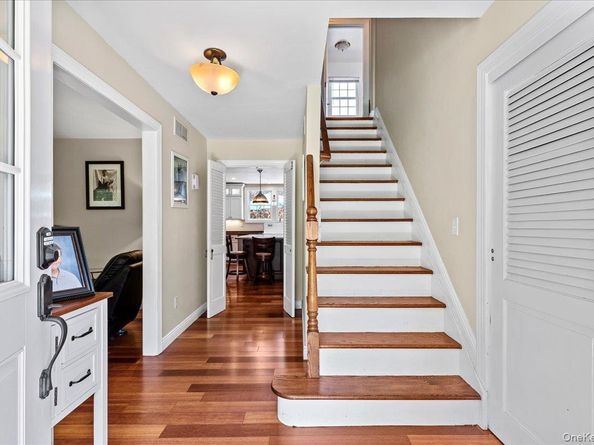 15 Oak Lane, Hampton Bays NY 11946