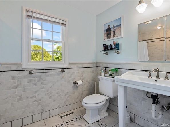 15 Oak Lane, Hampton Bays NY 11946