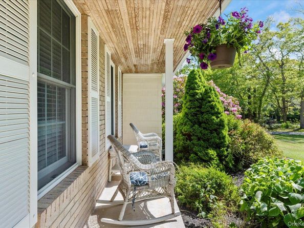15 Oak Lane, Hampton Bays NY 11946