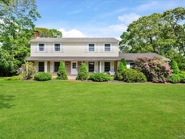 15 Oak Lane, Hampton Bays NY 11946
