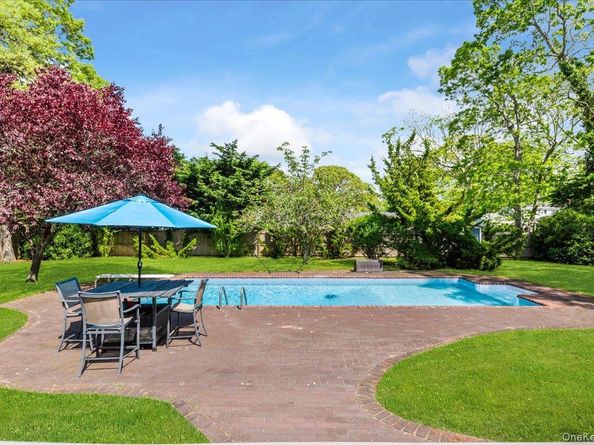 15 Oak Lane, Hampton Bays NY 11946