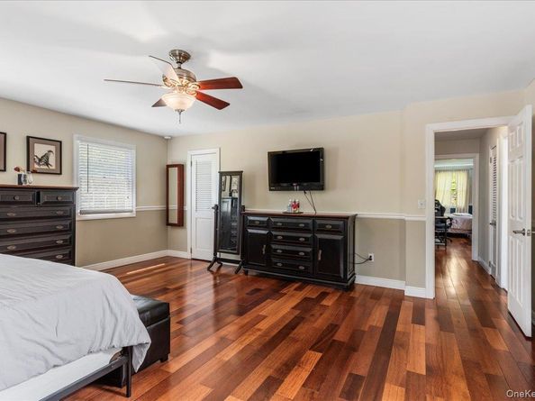 15 Oak Lane, Hampton Bays NY 11946