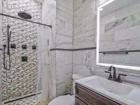 34 Bobwhite Lane, Hicksville NY 11801