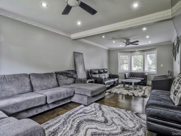 34 Bobwhite Lane, Hicksville NY 11801