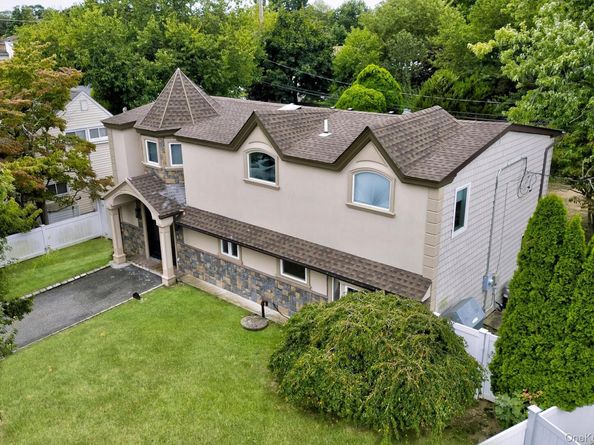 34 Bobwhite Lane, Hicksville NY 11801