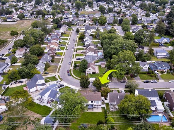34 Bobwhite Lane, Hicksville NY 11801