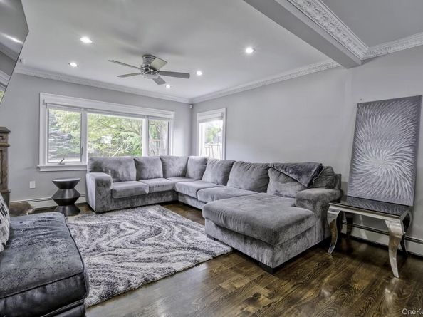 34 Bobwhite Lane, Hicksville NY 11801