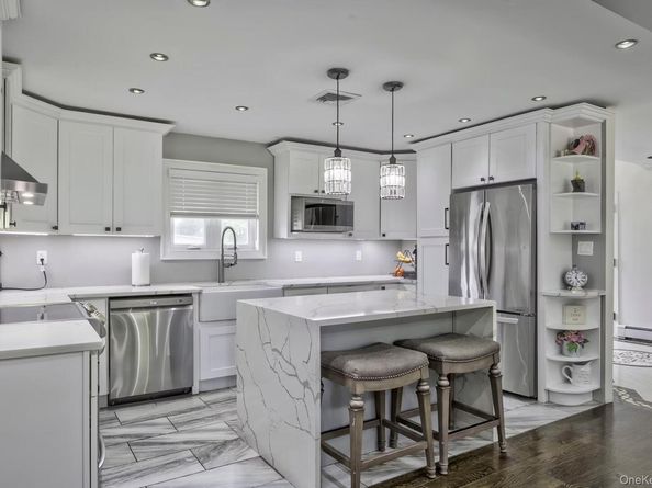 34 Bobwhite Lane, Hicksville NY 11801