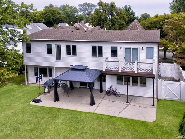 34 Bobwhite Lane, Hicksville NY 11801