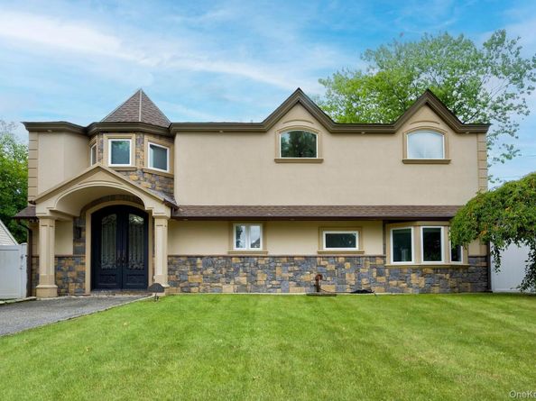 34 Bobwhite Lane, Hicksville NY 11801