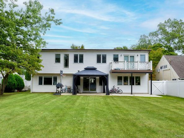 34 Bobwhite Lane, Hicksville NY 11801