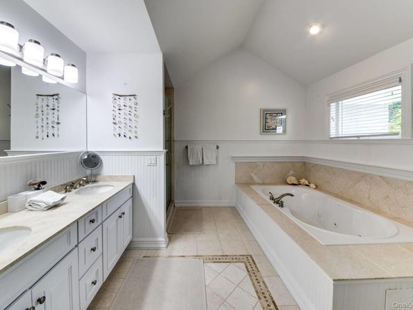 4 Issacs Path, East Hampton NY 11937