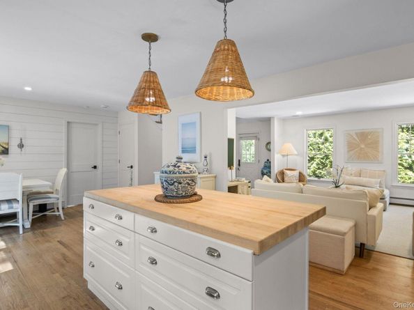 2421 Noyac Road, Sag Harbor NY 11963