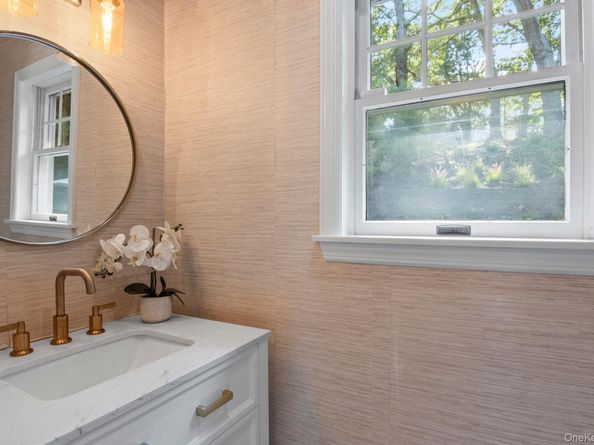 2421 Noyac Road, Sag Harbor NY 11963